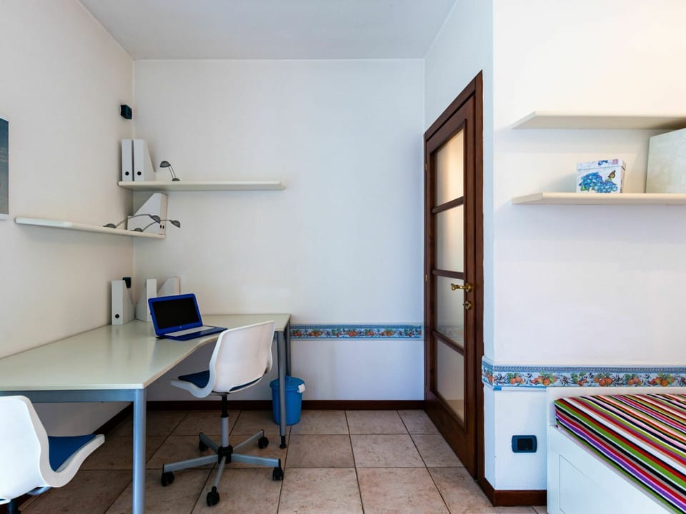 Table, Azure, Chair, Flooring, Floor, Real Estate, Building, Ceiling, Desk