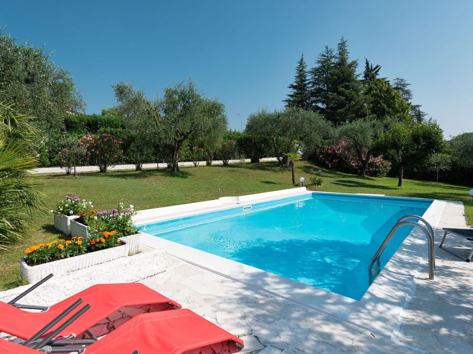 Swimming Pool, Property, Leisure, House, Vacation, Home, Real Estate, Sunlounger, Backyard, Grass