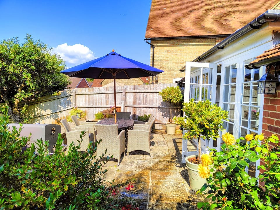The lovely patio at the rear of the cottage.