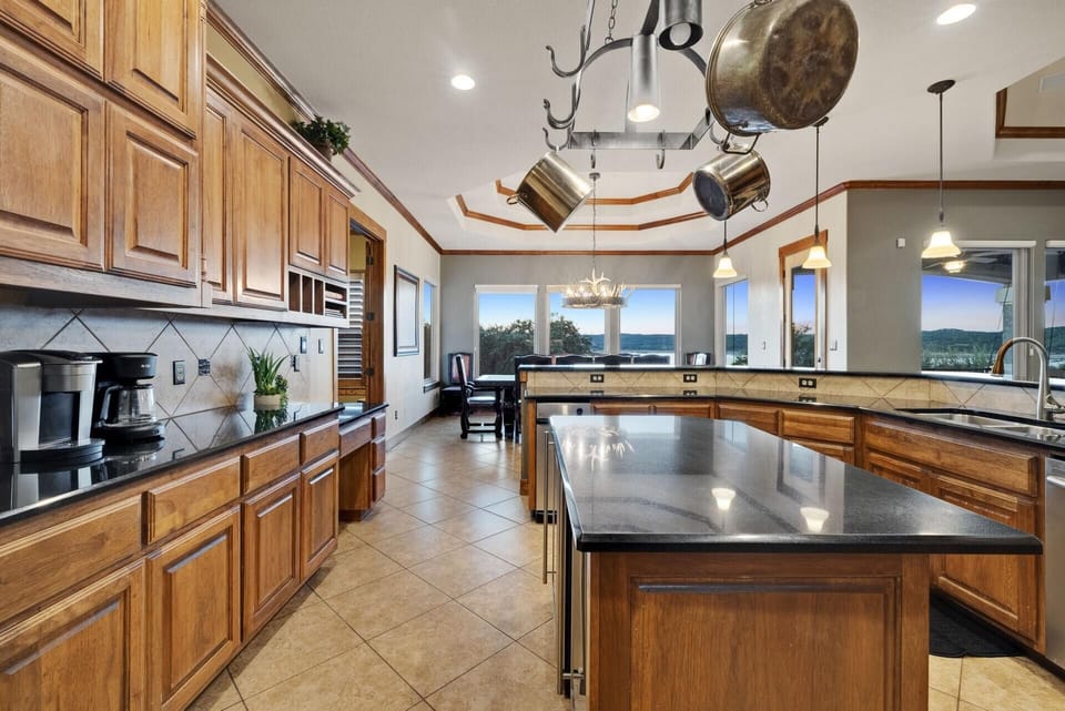 Well equipped kitchen for your cooking needs! 