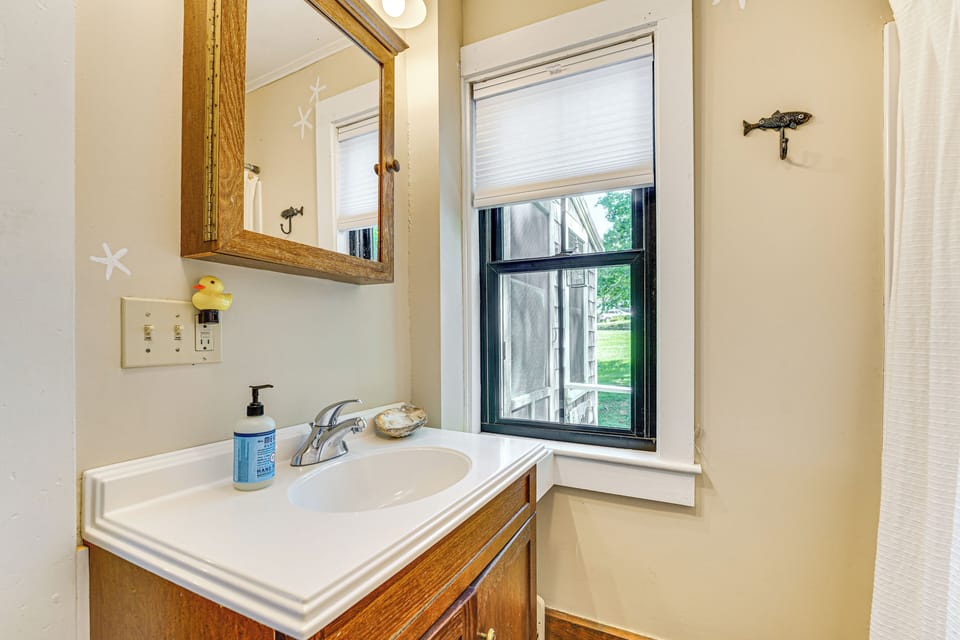 Full Bathroom