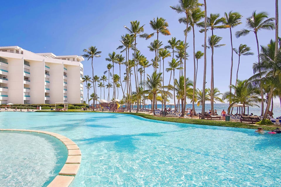 Infinity Pool Magic – Two stunning infinity pools that blend perfectly with the sea — your favorite spot for sunrise coffee or sunset cocktails.