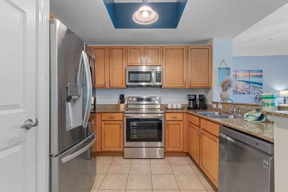 Upgraded Kitchen with Stainless Steele appliances and Granite Countertops