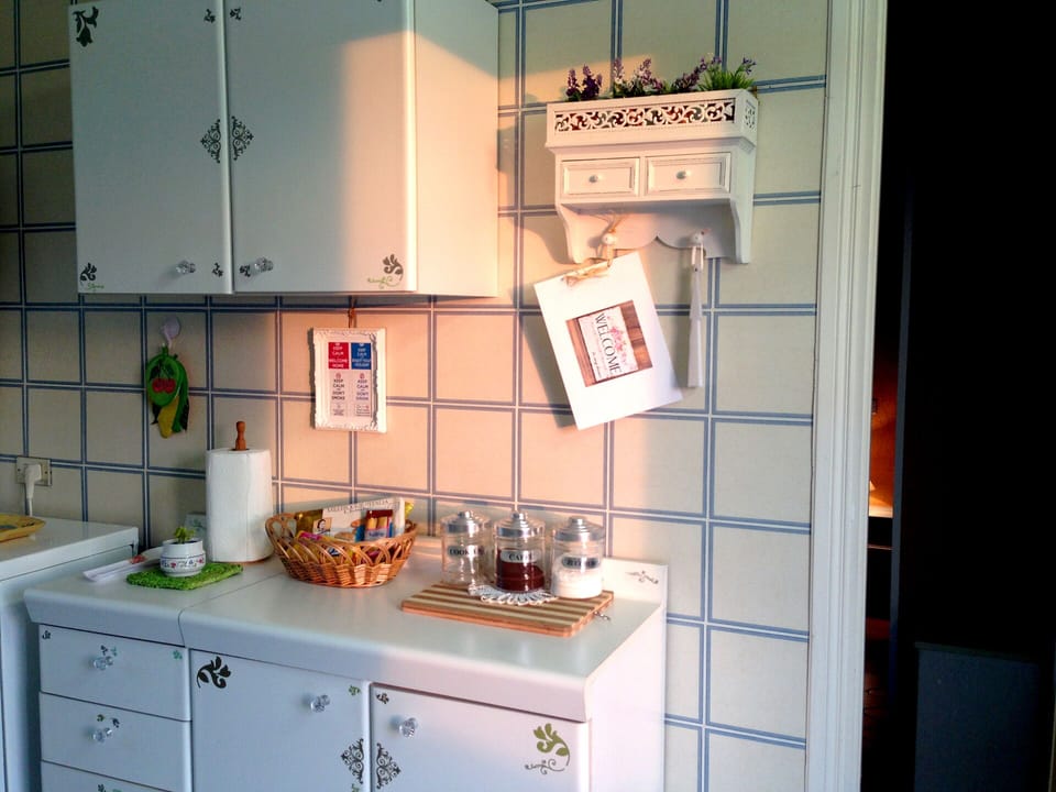 Kitchen - frigo,freezer, smart tv, gas stve,washing machine,fan,gas oven, iron