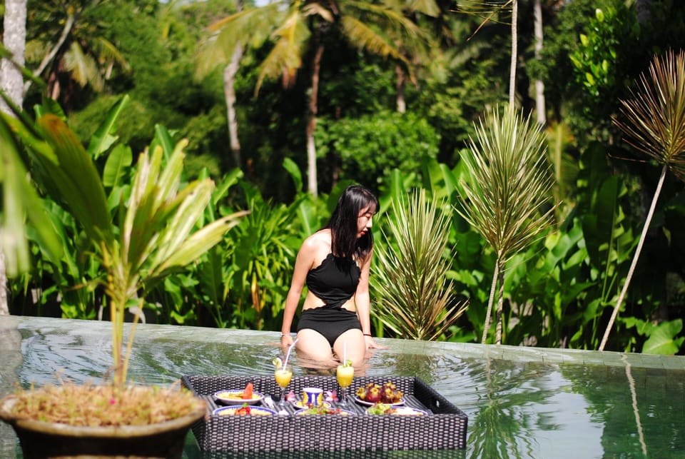 Sunny Luxury Private villa Ubud Floating Breakfast