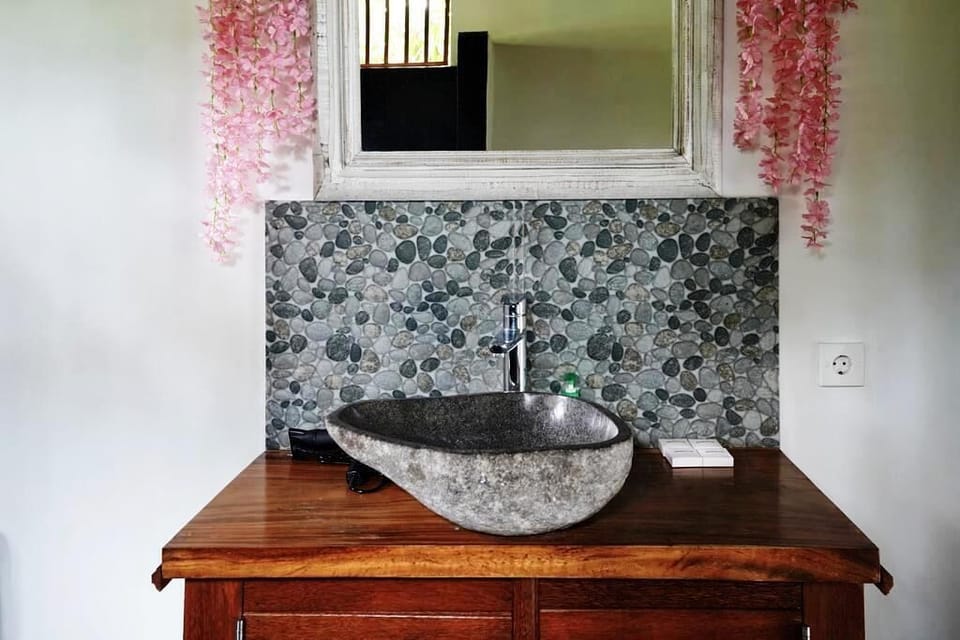 Sunny Luxury Private villa Ubud Facilities at Bathroom