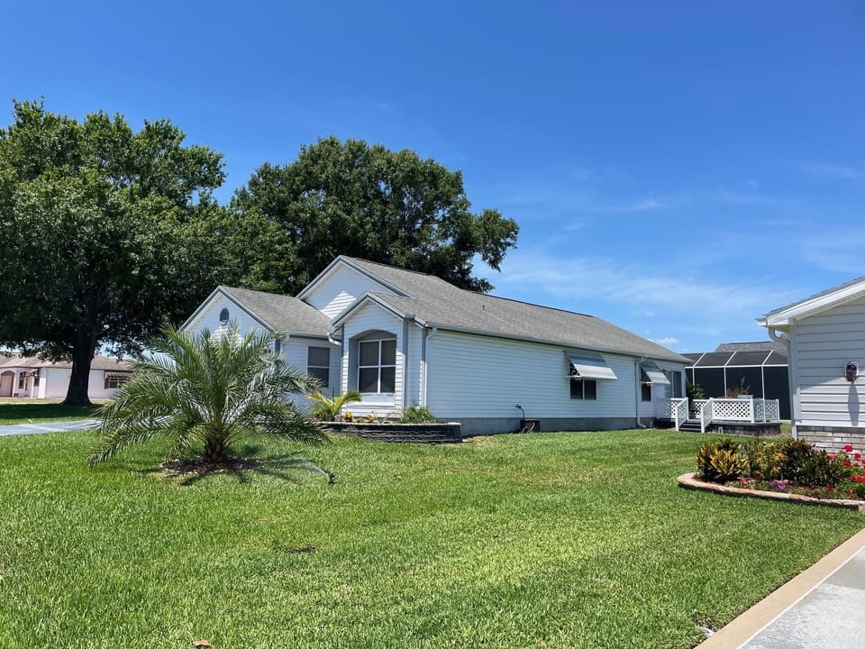 Within walking distance of Spanish Springs.  Beautiful oak and palm tree