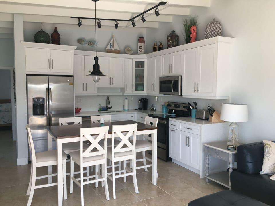 Kitchen and dining table 