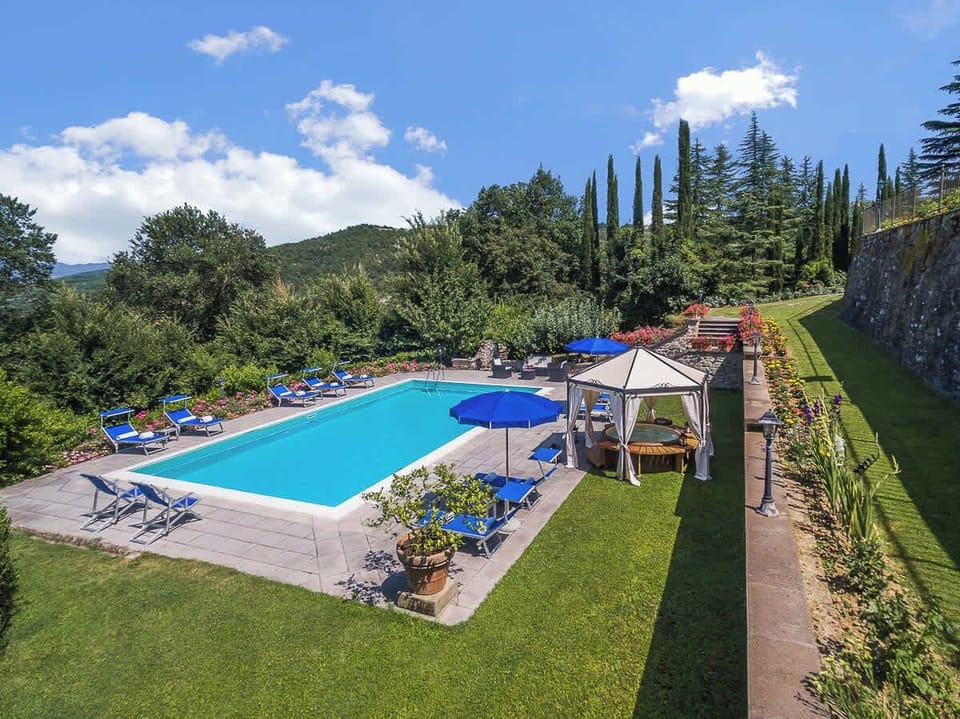 Private pool and heated jacuzzi