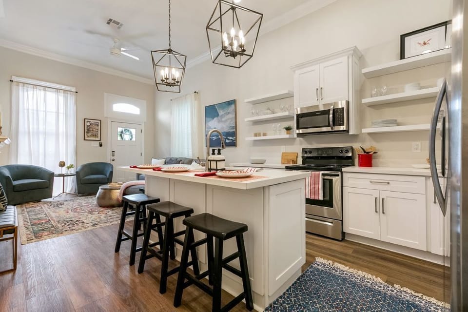 Kitchen/Dining Area