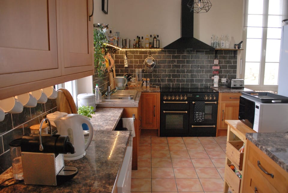 The large kitchen has all you need, including a double "Rangemaster" oven