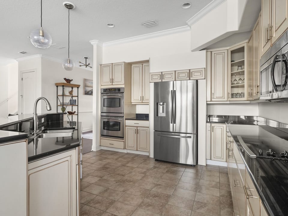 Fully Equipped Kitchen with Stainless Steel Appliances - Second Floor