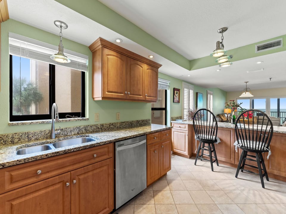 Fully Equipped Kitchen with Stainless Steel Appliances