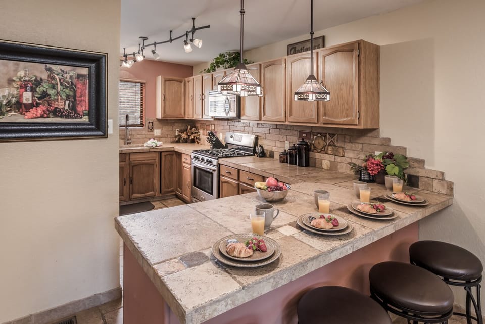 Kitchen Breakfast Bar