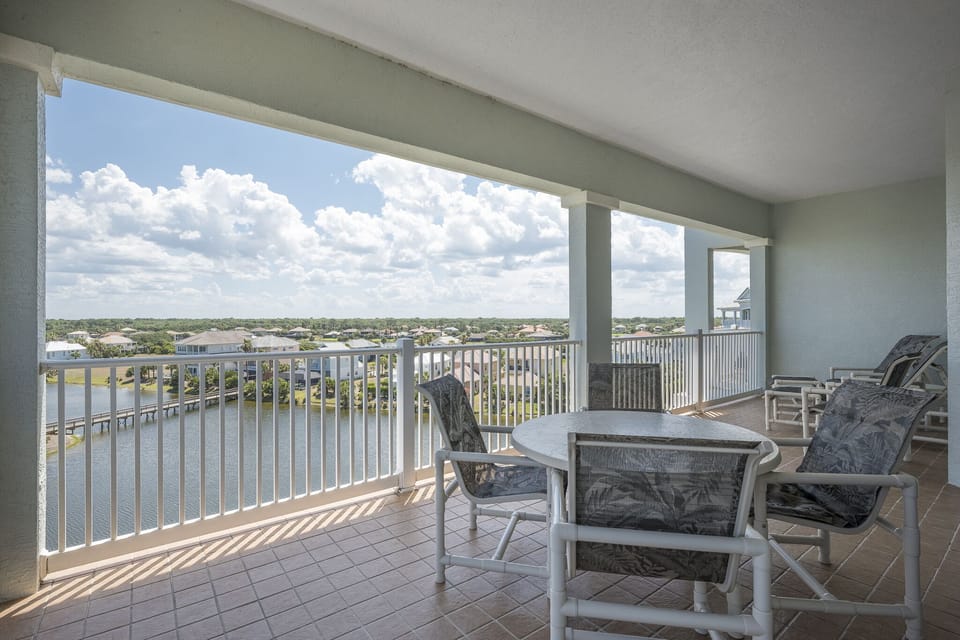 Balcony Dining