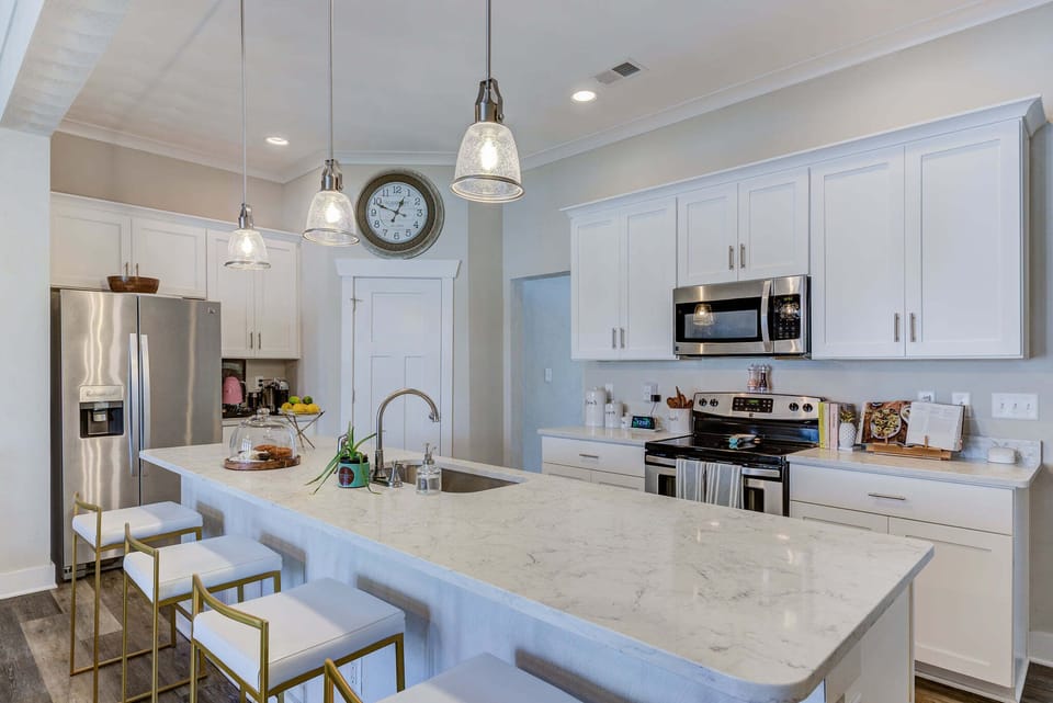 Great open concept kitchen for gathering and entertaining
