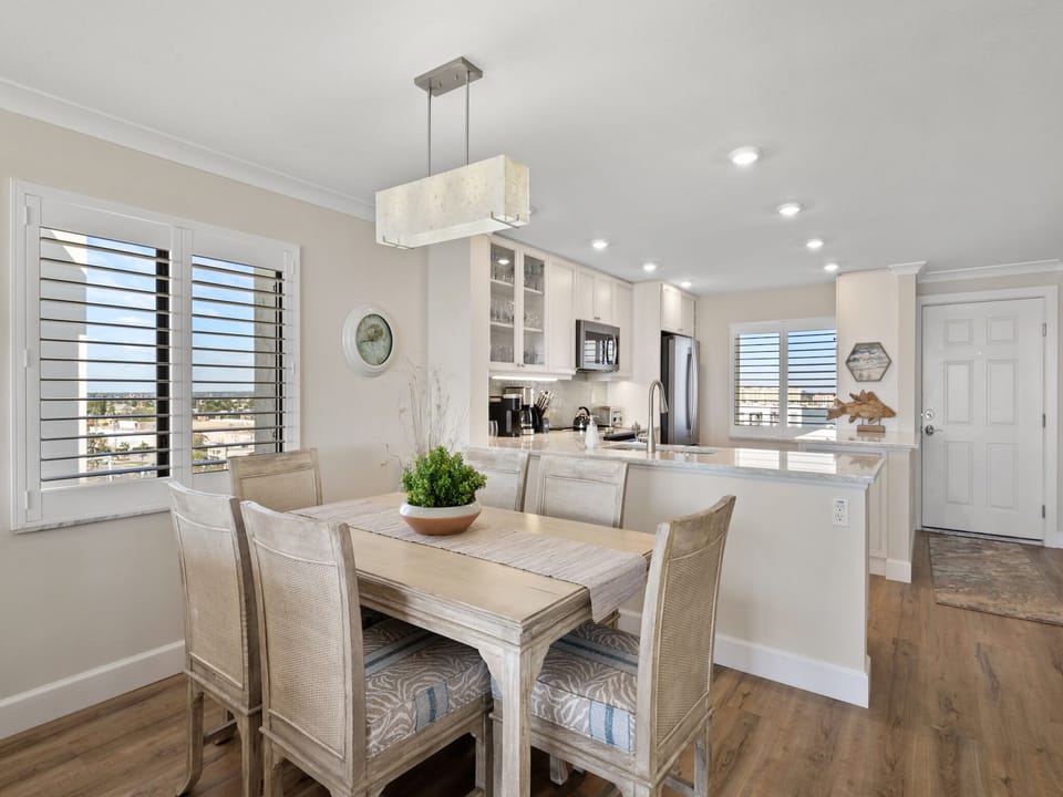 Dining Area - Seating for Six