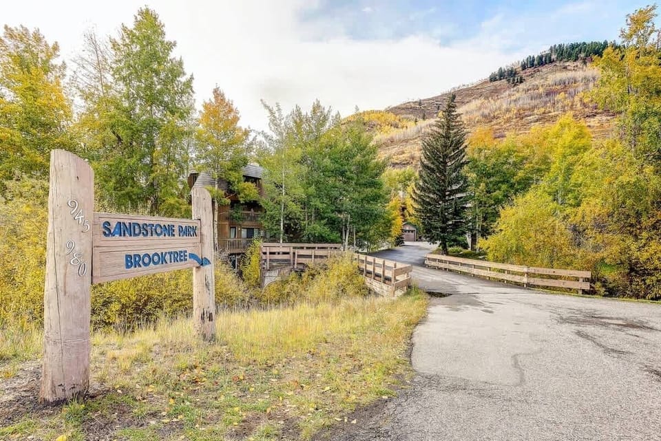 Brooktree Condo Neighborhood Entrance