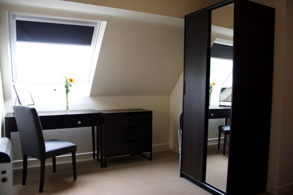 Master Bedroom, kingsize bed
