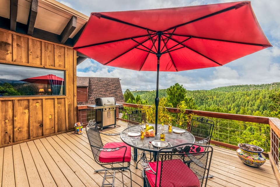 Deck w/ Outdoor Dining