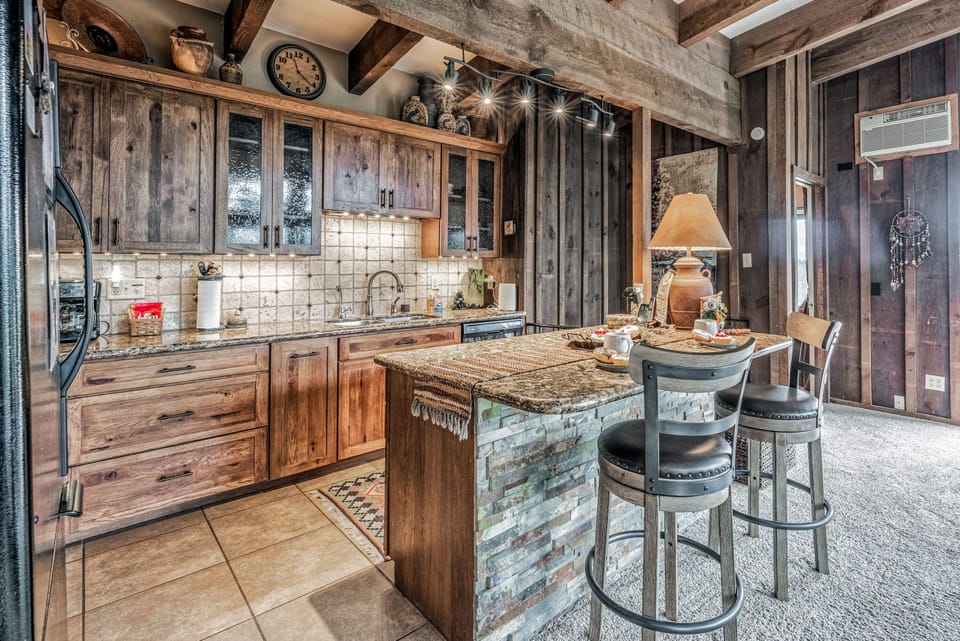Kitchen - Countertop Seating for 2 - First Floor