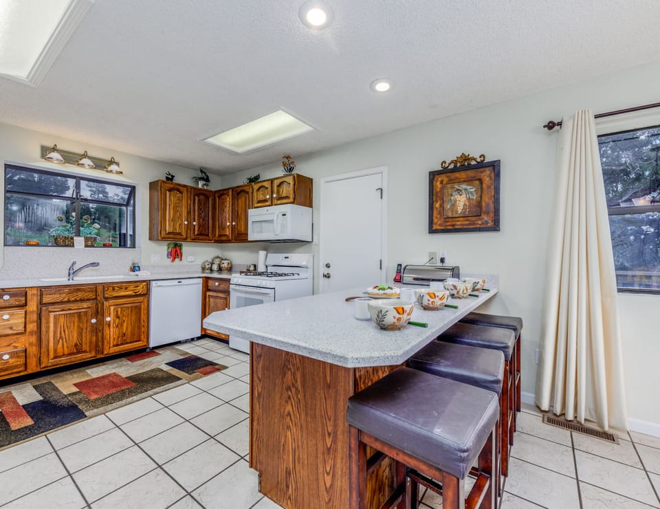Kitchen Breakfast Bar