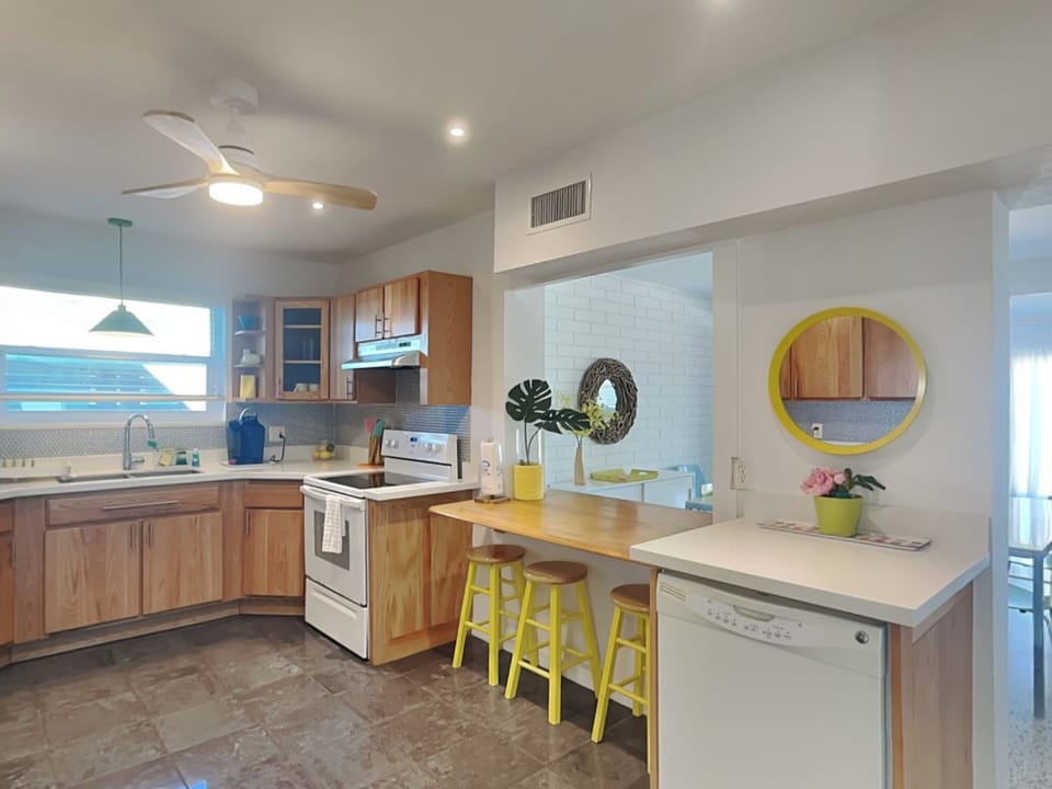 Fully Equipped Kitchen with Breakfast Bar