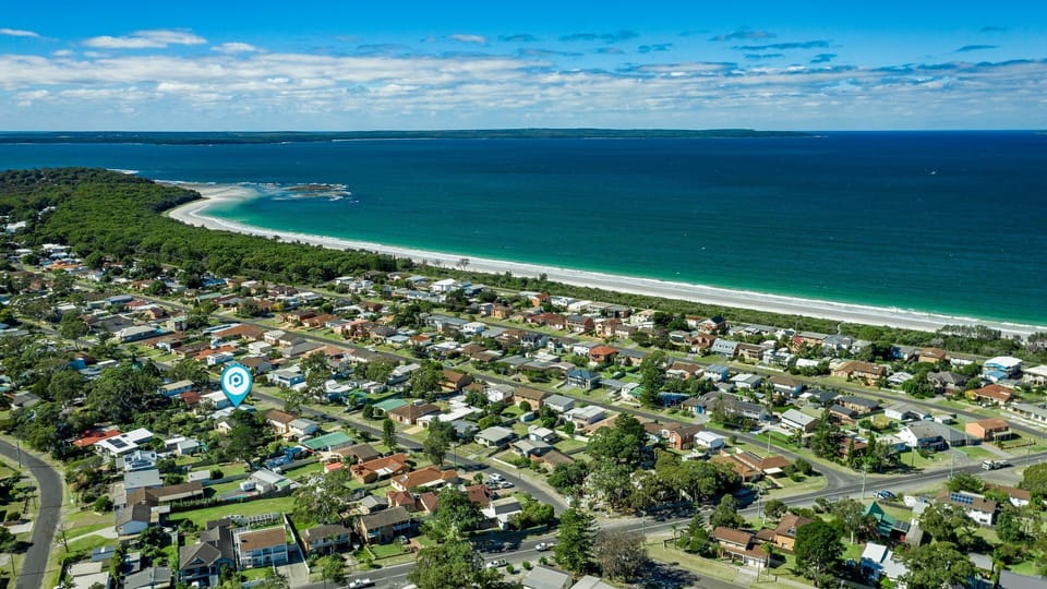 Amazing beach only a few minutes walk away, Close to local golf course