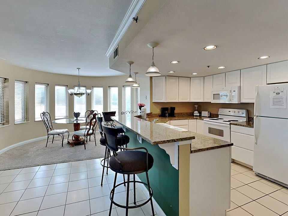 Breakfast Bar - Seating for Four