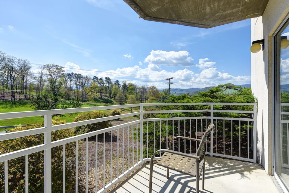 Golf + Mountain Views from the Balcony