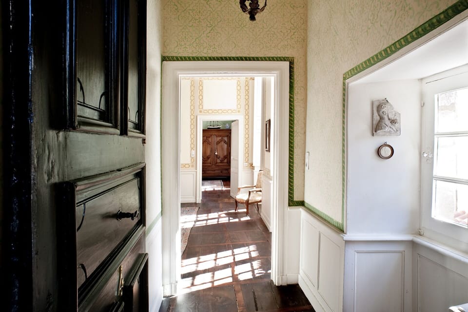 The view from the foyer shows the spaciousness of the Salamandre suite.