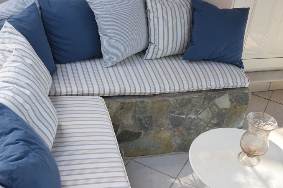 Small outdoor lounge.