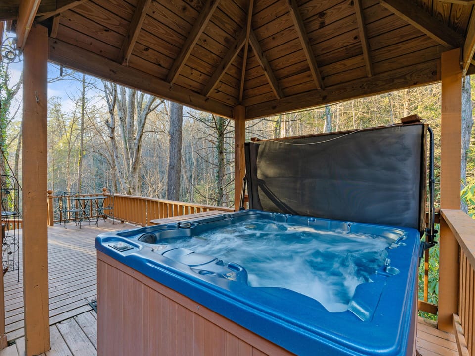 Hot Tub with Mountain Views