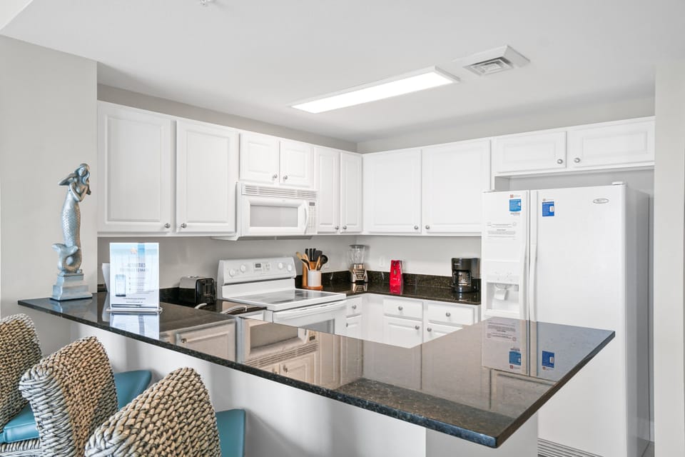 Kitchen with Breakfast Bar