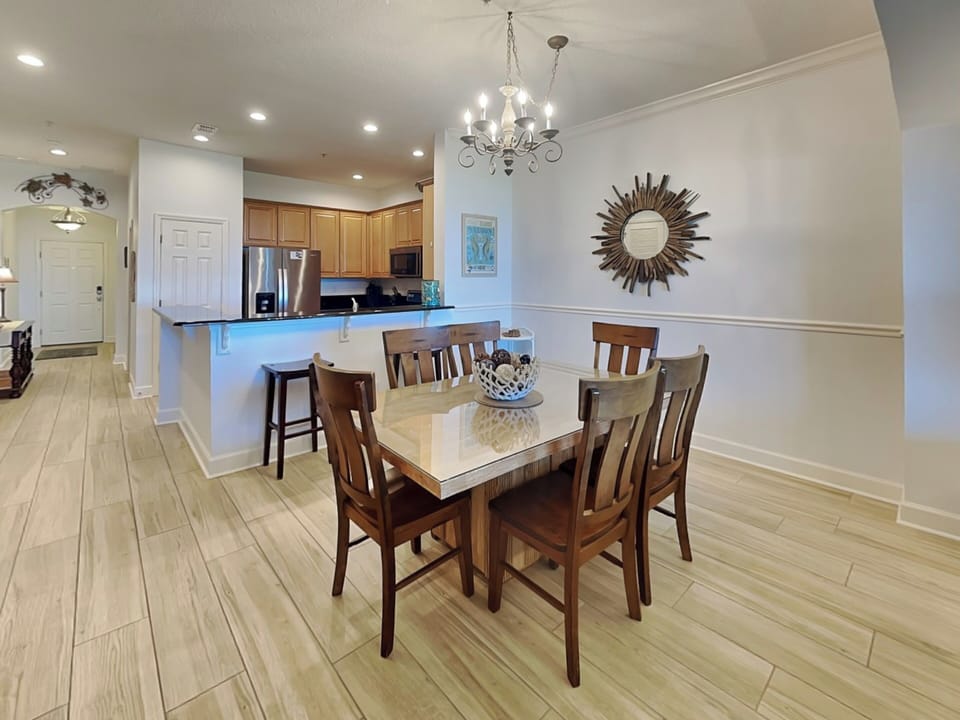 Dining Area - Seating for 6