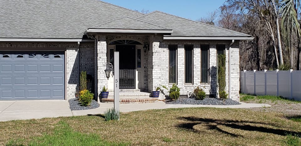 Front entrance to Waterway Getaway. Let the fun begin!