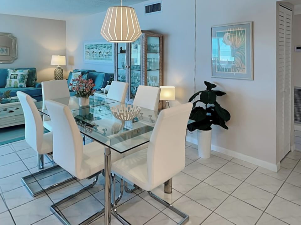 Dining Area - Seating for Six