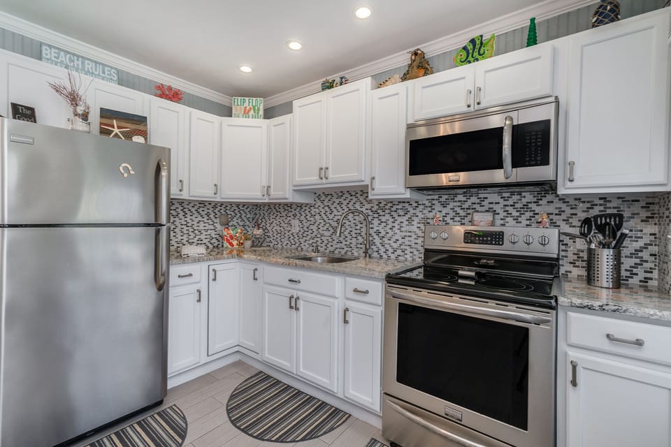 Fully Equipped Kitchen with Stainless Steel Appliances