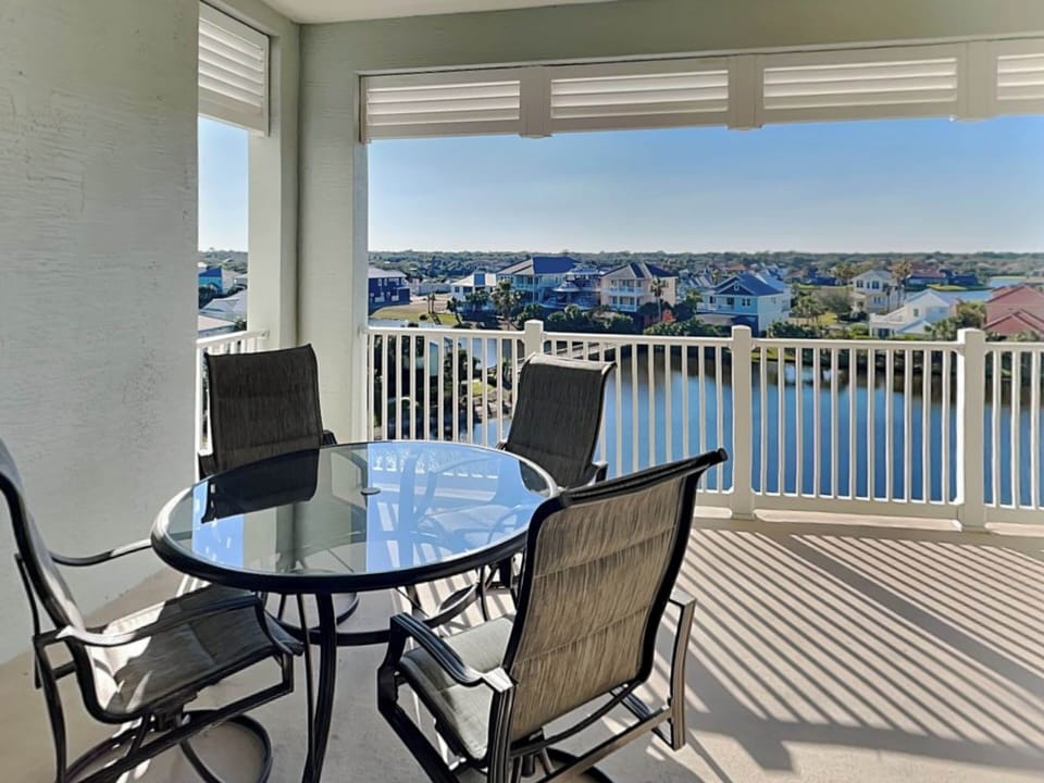 Balcony Dining