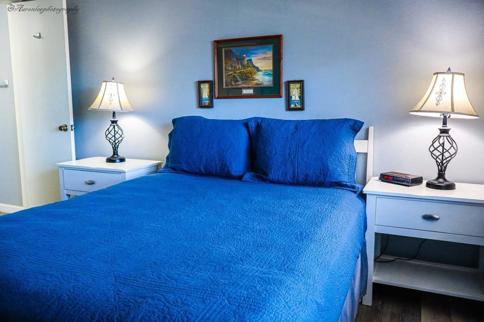 Furniture, Lamp, Bed, Table Lamp, Art