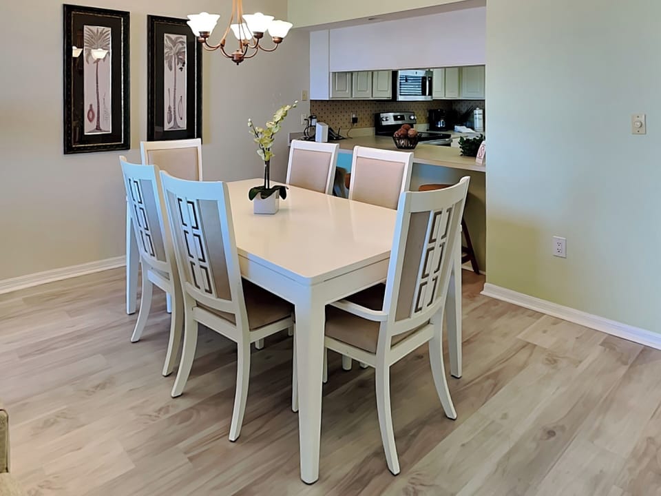 Dining Area - Seating for 6