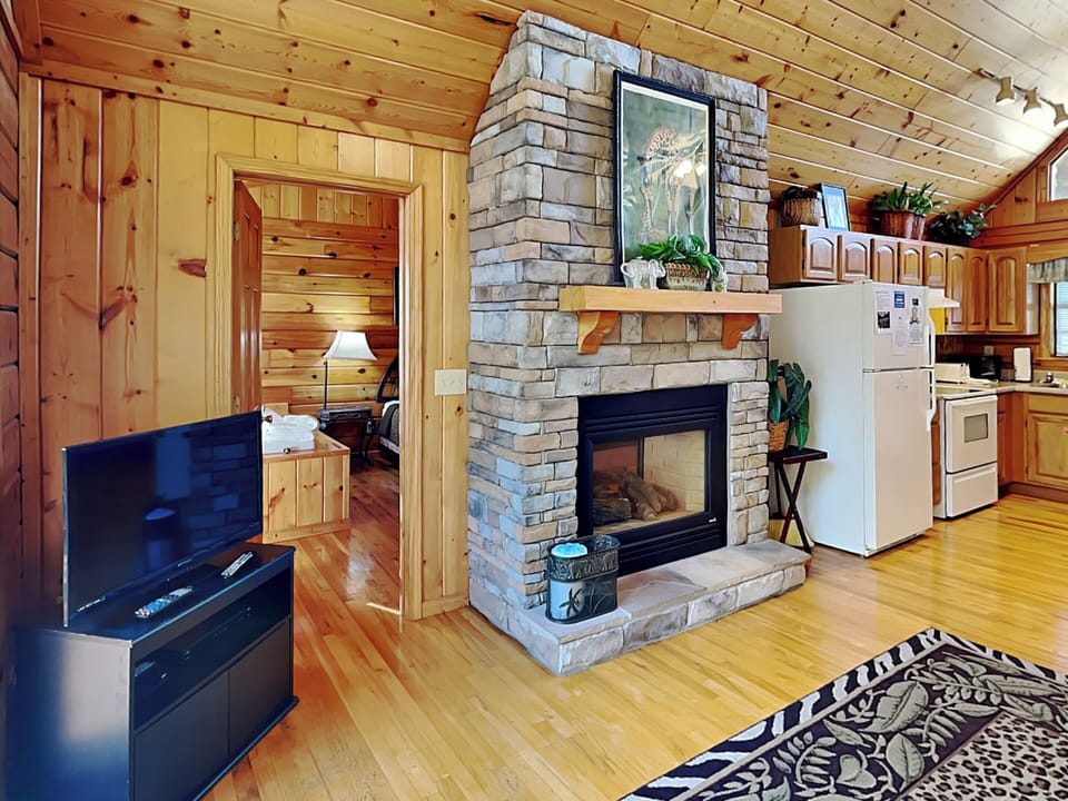 Living Area (Please Note: Fireplace is currently out of order)