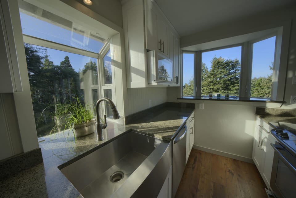 Garden and Bay window, dishwasher and built in microwave