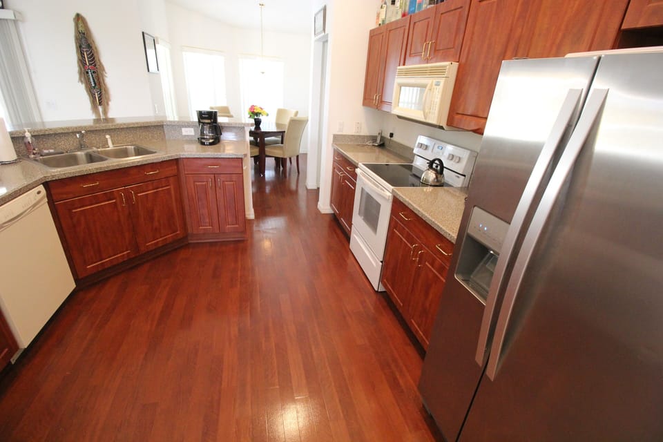 Flooring, Hardwood, Floor, Indoors, Room