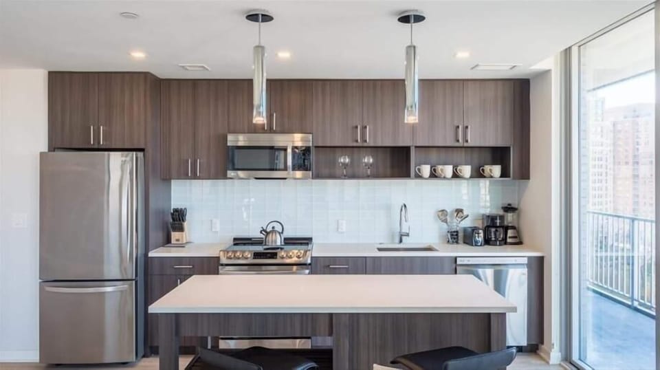 South Arlington Arlington 2 Bedroom with Balcony Kitchen