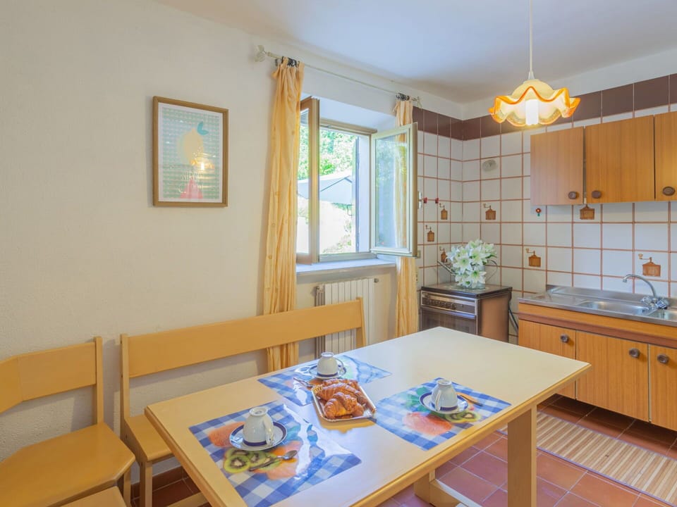 Table, Kitchen Sink, Property, Furniture, Cabinetry, Window, Tap, Countertop, Picture Frame, Azure