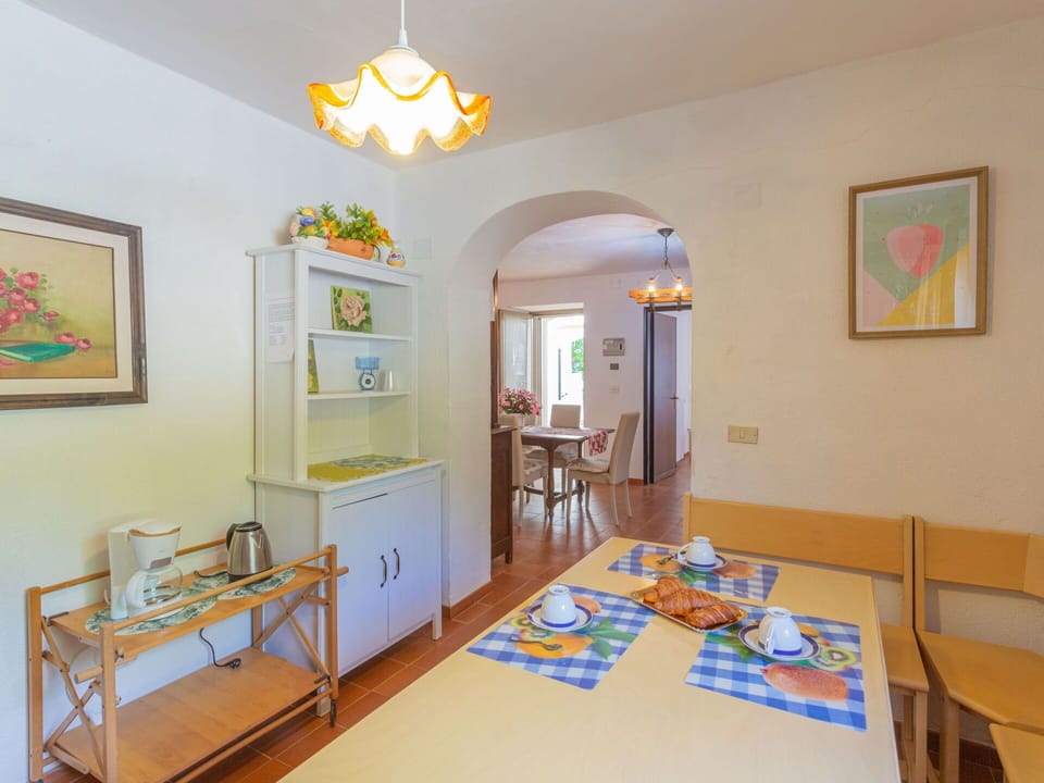 Picture Frame, Furniture, Property, Table, Lighting, Interior Design, Architecture, Wood, Floor, Flooring