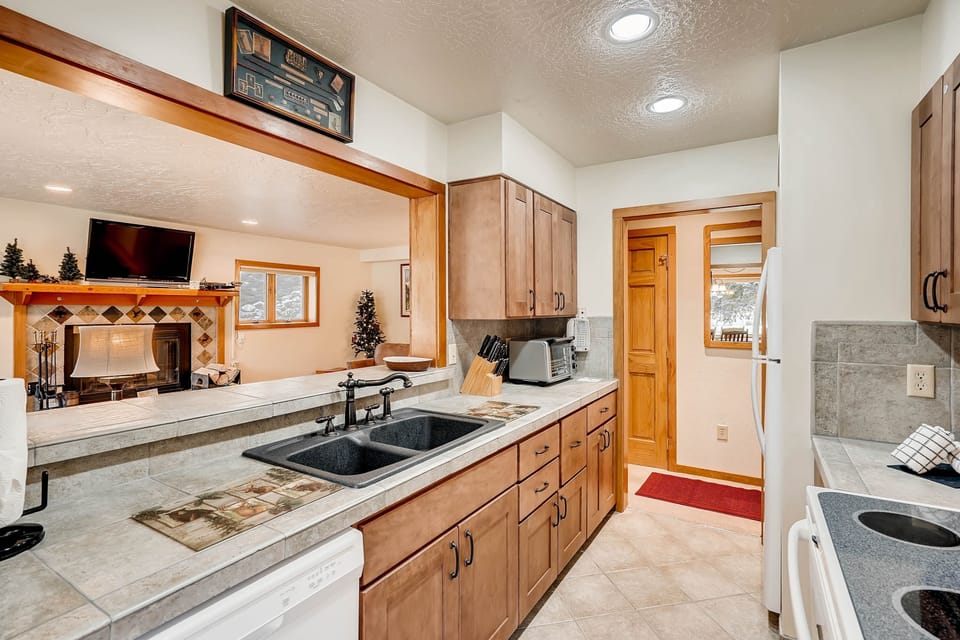 Indoors, Room, Kitchen, Flooring, Furniture