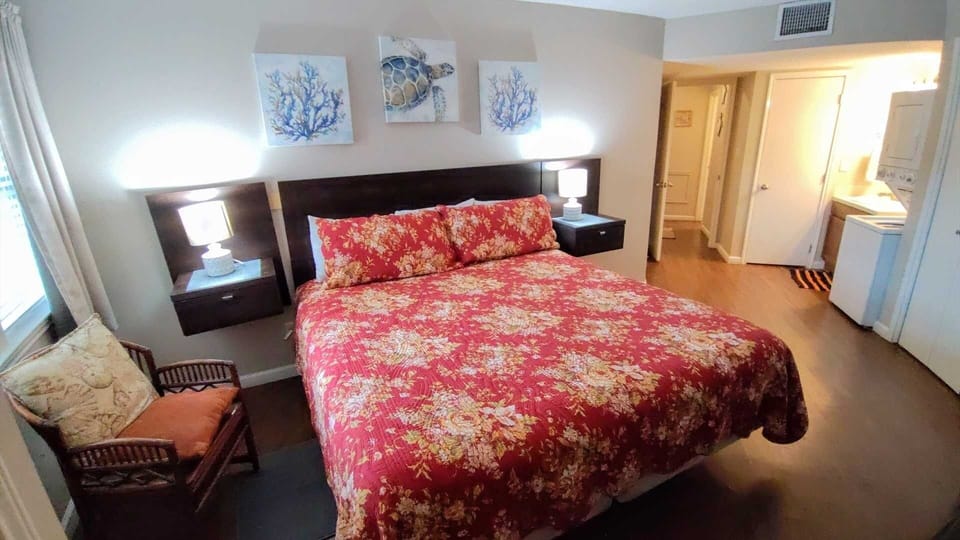 Furniture, Bed, Lamp, Bedroom, Indoors
