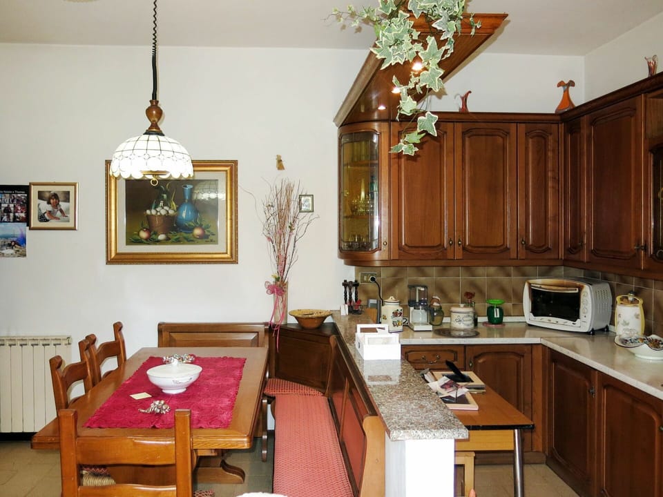Room, Furniture, Property, Interior Design, Building, Dining Room, Kitchen, House, Table, Ceiling